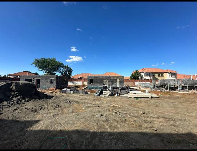 3 BEDROOM SECTIONAL TITLE FOR SALE IN WATERVAL EAST